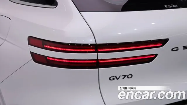 Genesis GV70 — Фото автомобиля 22