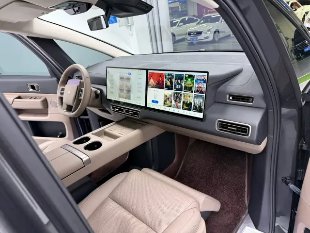Li Auto MEGA — Фото автомобиля 3