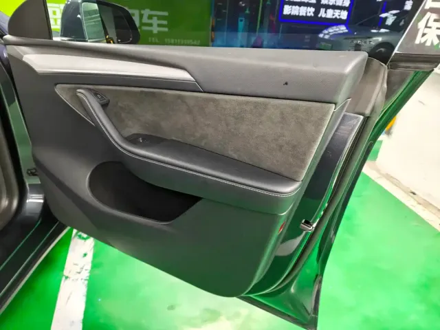 Tesla Model Y — Фото автомобиля 10