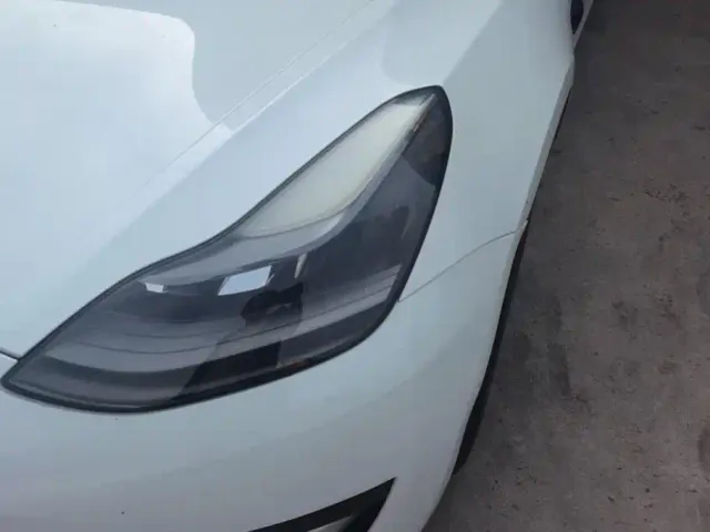 Tesla Model 3 — Фото автомобиля 5