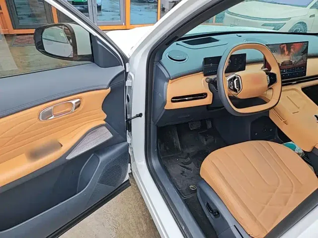 Geely Galaxy Starship 7 EM-i — Фото автомобиля 15