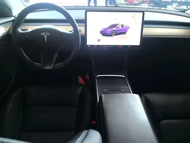 Tesla Model 3 — Фото автомобиля 5