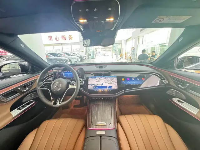 Mercedes-Benz E-Class — Фото автомобиля 5