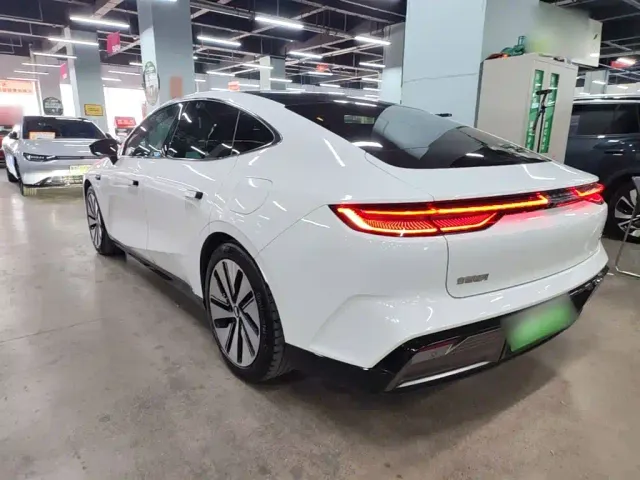 Geely Galaxy E8 — Фото автомобиля 4