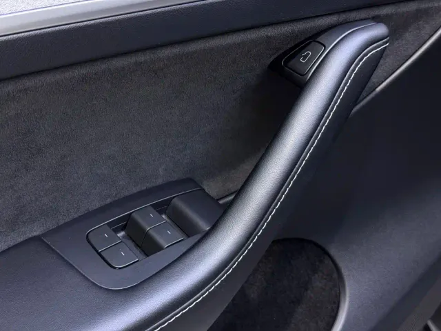 Tesla Model Y — Фото автомобиля 10
