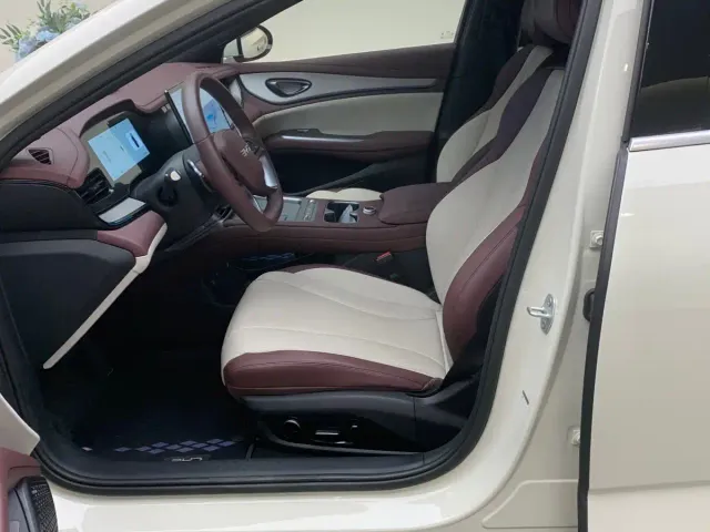 BYD Seal 07 DM-i — Фото автомобиля 9