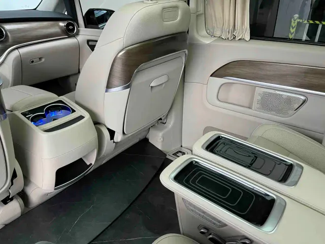 Mercedes-Benz V-Class — Фото автомобиля 10