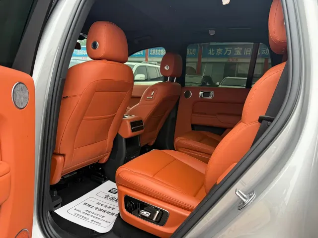 Li Auto L8 — Фото автомобиля 12