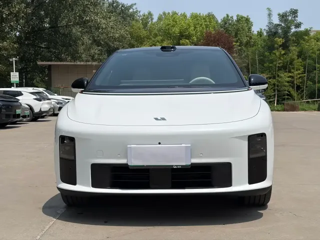 Li Auto i6 — Фото автомобиля 2