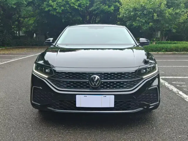 Volkswagen Passat — Фото автомобиля 2