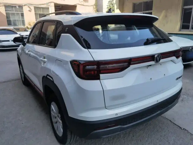 Changan CS35 Plus — Фото автомобиля 4