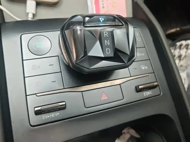 BYD Qin L — Фото автомобиля 16