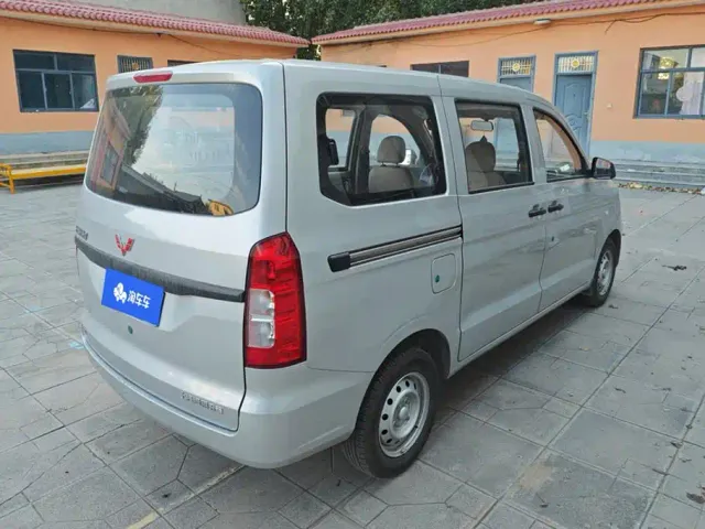 Wuling Hongguang V — Фото автомобиля 3