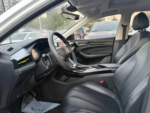 Roewe i5 — Фото автомобиля 4