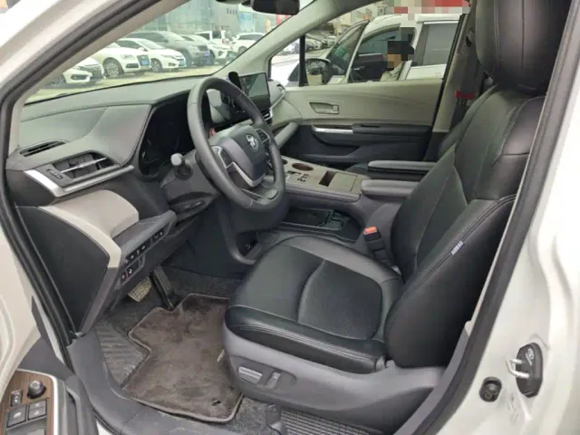 Toyota Sienna — Фото автомобиля 14