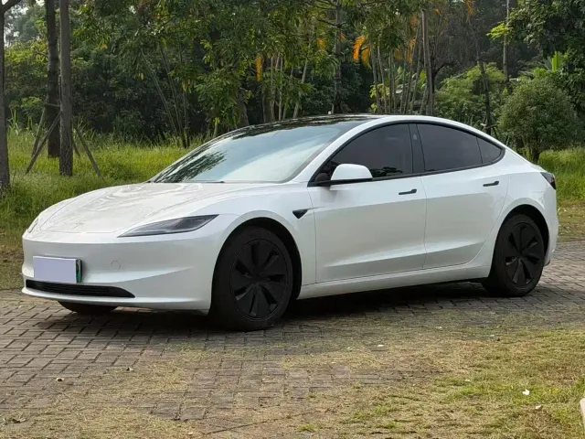 Фотография автомобиля — Tesla Model 3