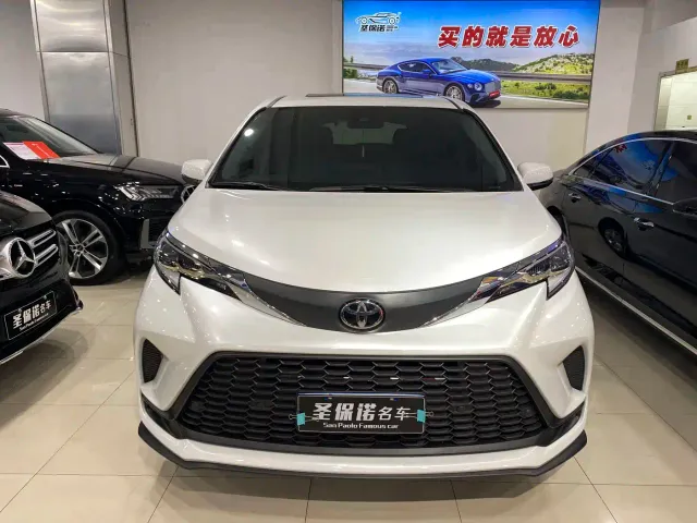 Toyota Granvia 2023 2.5L Hybrid Comfort Edition — Фото автомобиля 2