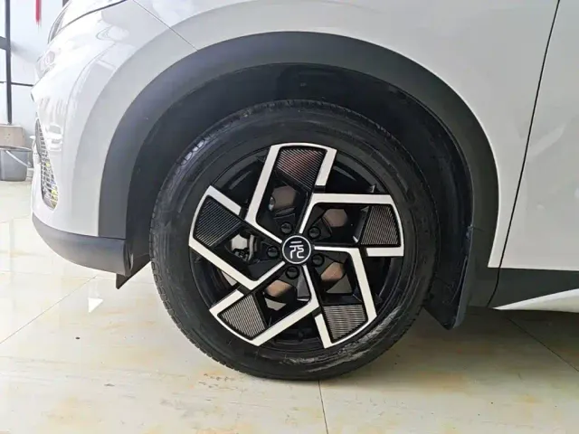 BYD Yuan PLUS — Фото автомобиля 22