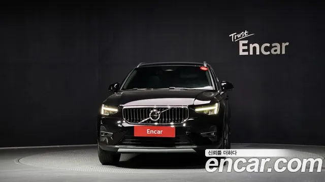 Вольво XC40 B4 Ultimate Bright — Фото автомобиля 3