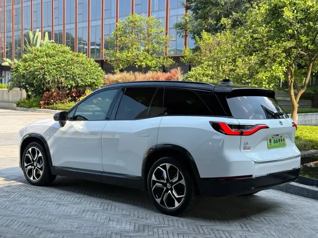 Nio ES8 — Фото автомобиля 5