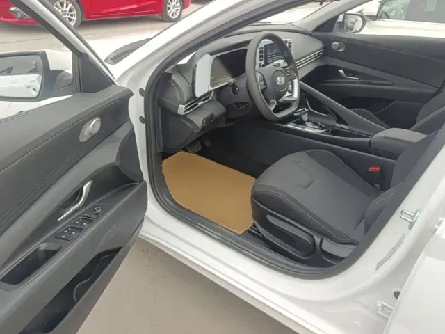 Hyundai Elantra — Фото автомобиля 15