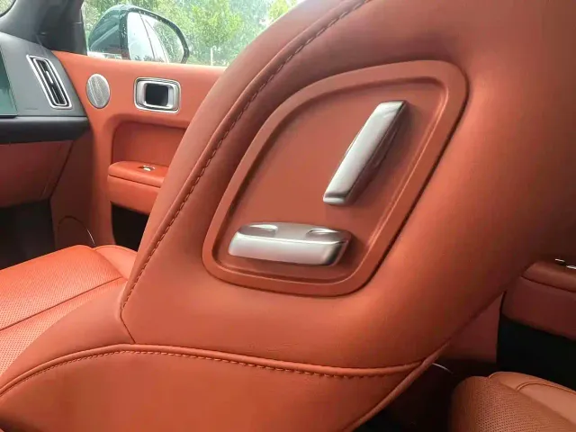 Li Auto L8 — Фото автомобиля 8