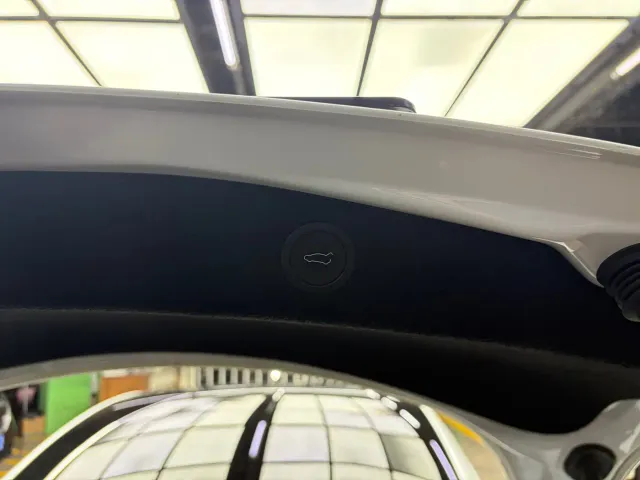 Tesla Model 3 — Фото автомобиля 15