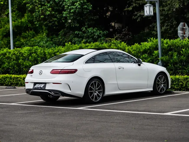 Mercedes-Benz E-Class — Фото автомобиля 10