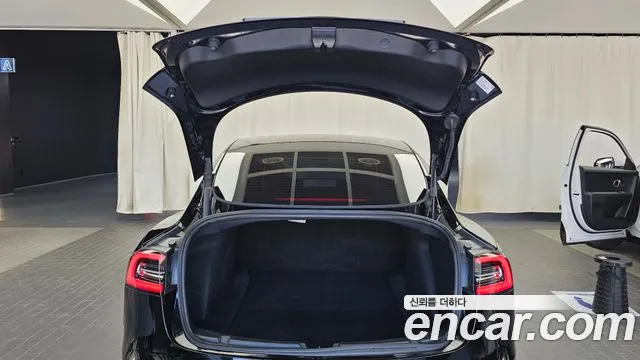 Tesla Model 3 — Фото автомобиля 25