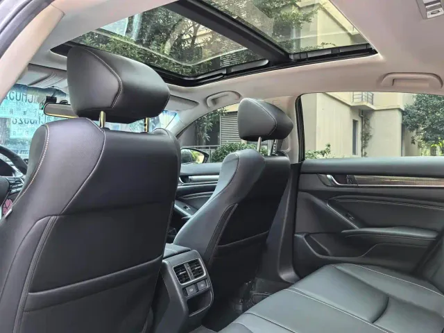 Honda Accord — Фото автомобиля 9