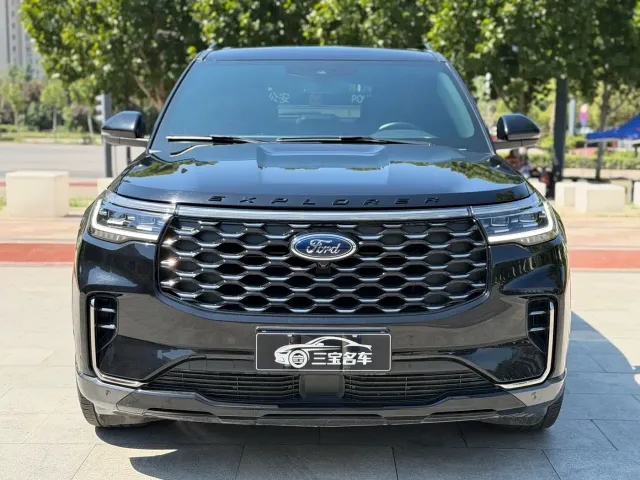Ford Explorer — Фото автомобиля 2