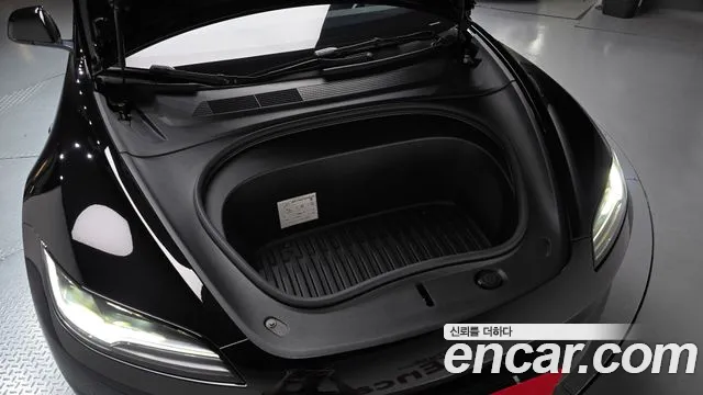 Tesla Model 3 — Фото автомобиля 9