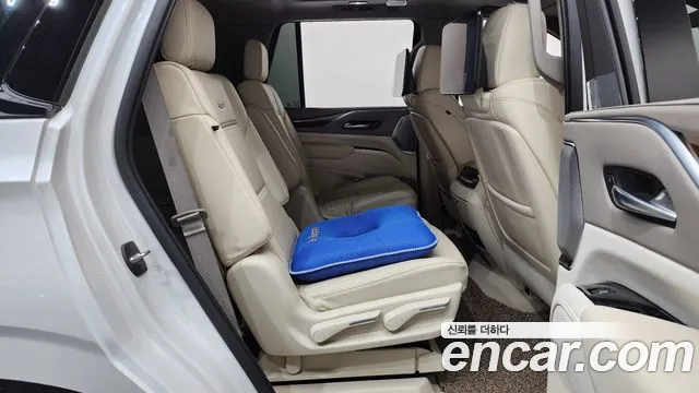 Cadillac Escalade Generation 5 — Фото автомобиля 11