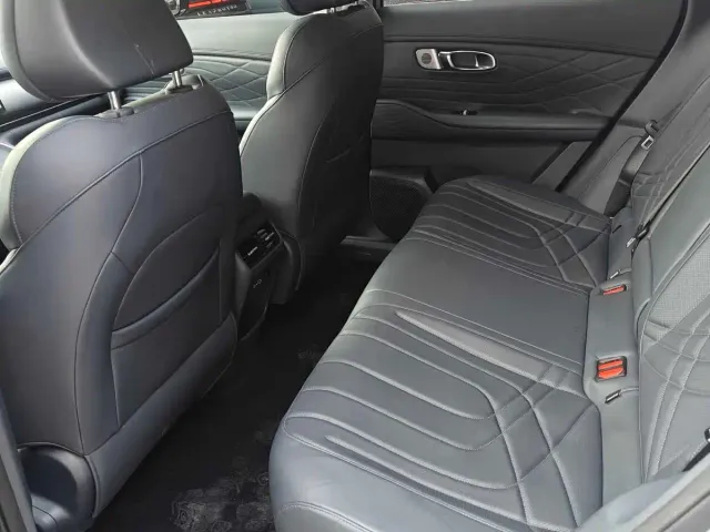 Geely Galaxy Starship 7 EM-i — Фото автомобиля 6
