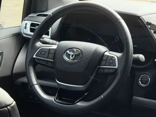 Toyota Sienna — Фото автомобиля 16