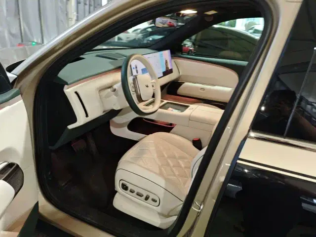 Li Auto Li Xiang L9 2026 Base Model — Фото автомобиля 6