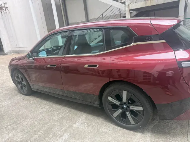 BMW iX — Фото автомобиля 2