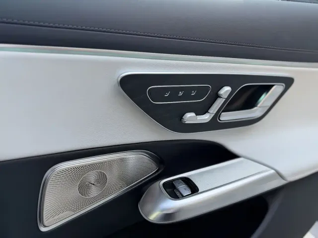 Mercedes-Benz E-Class — Фото автомобиля 13