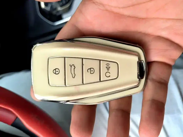 Geely ICON — Фото автомобиля 8