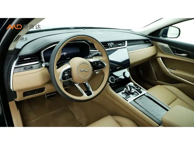 Jaguar XFL — Фото автомобиля 6