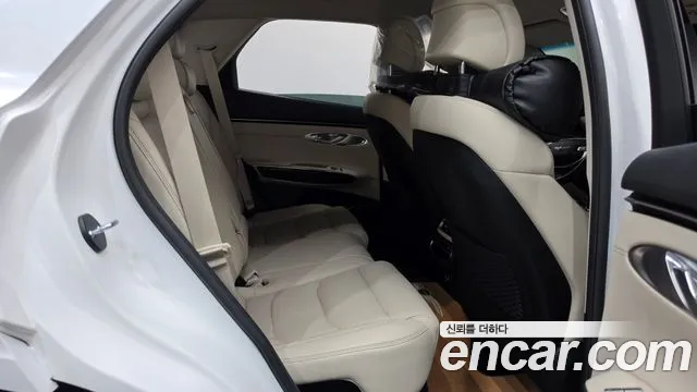 Genesis GV70 — Фото автомобиля 17