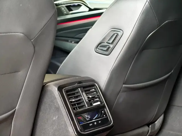 Volkswagen Passat — Фото автомобиля 15