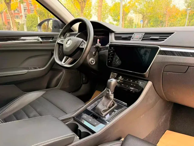 Skoda Superb — Фото автомобиля 8