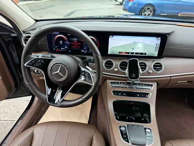 Mercedes-Benz E-Class — Фото автомобиля 15