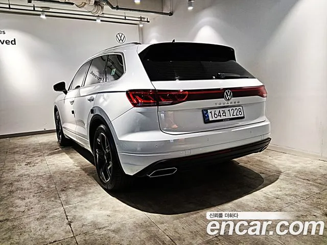 Volkswagen Touareg 3rd Gen — Фото автомобиля 2