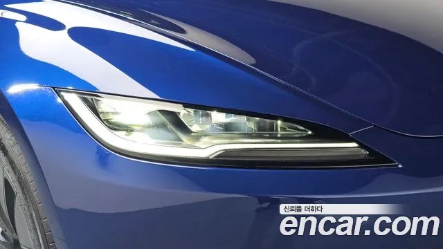 Tesla Model 3 — Фото автомобиля 21
