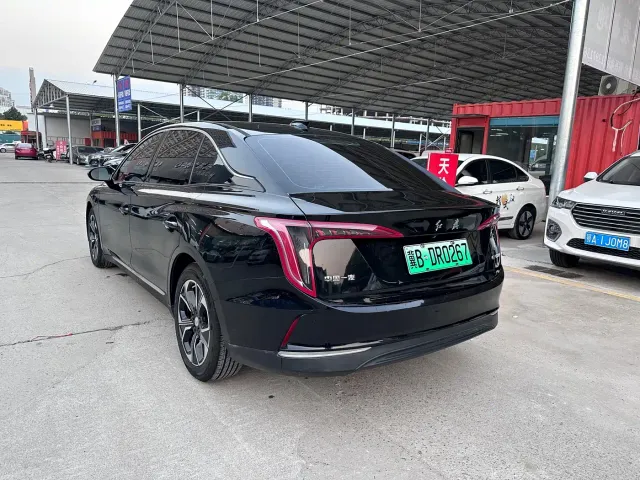 Hongqi E-QM5 — Фото автомобиля 13