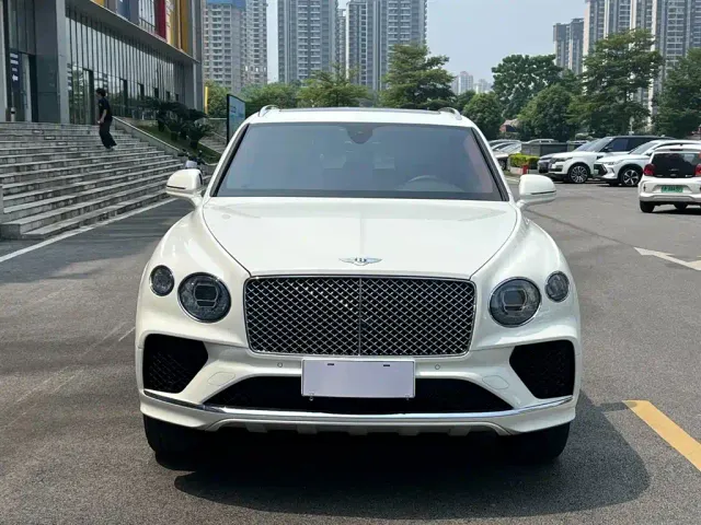 Bentley Bentayga — Фото автомобиля 2