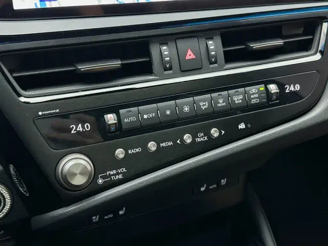 Lexus ES — Фото автомобиля 16