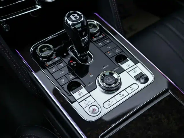 Bentley Flying Spur — Фото автомобиля 19
